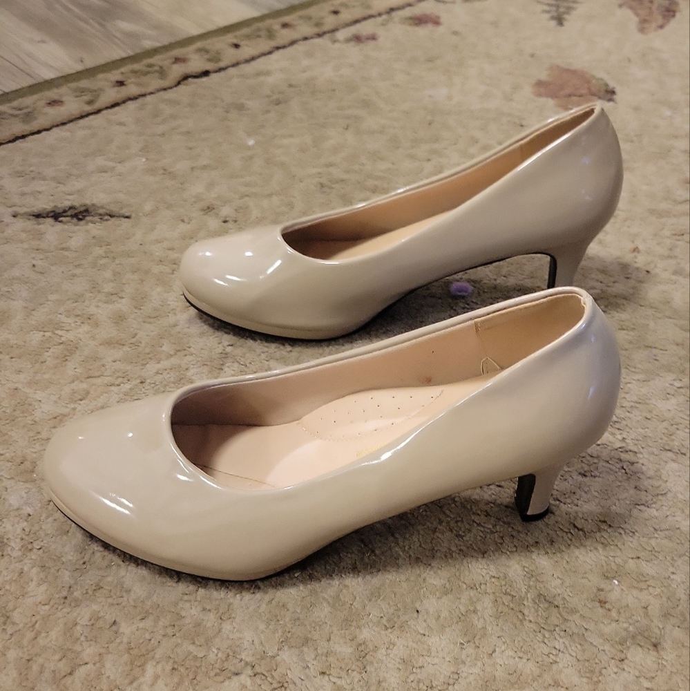Nude short platform pumps